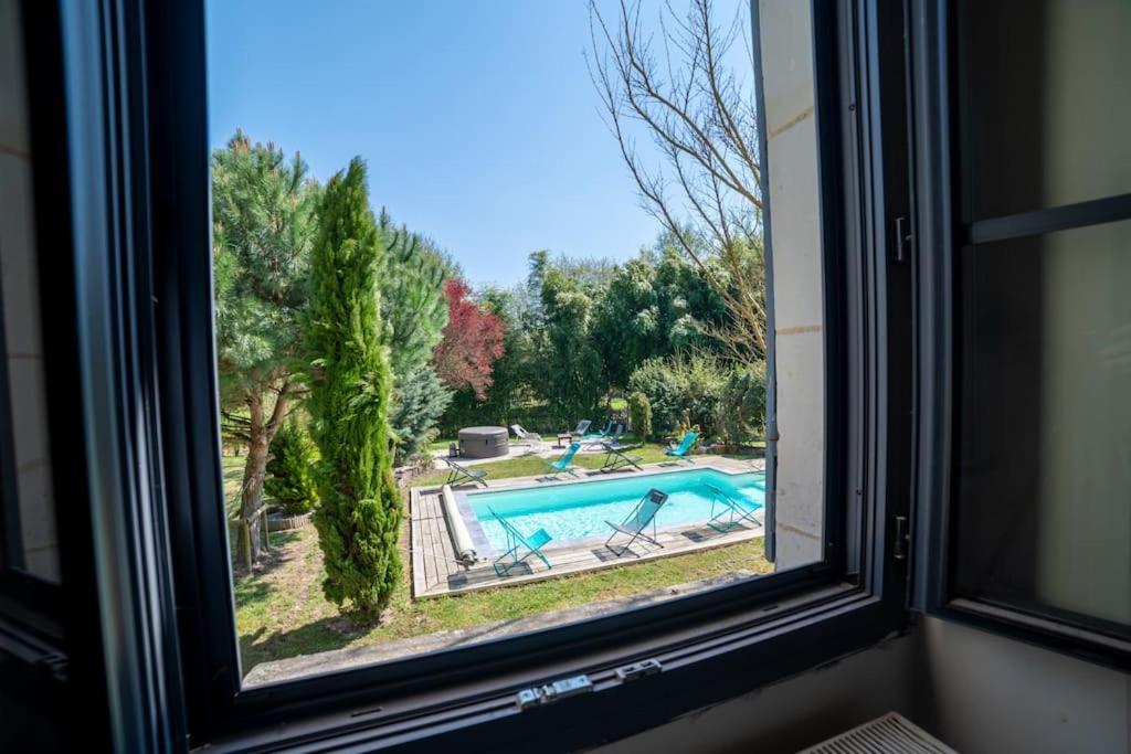 Le Clos Du Tilleul Fabuleuse Propriete 15 A 30 Pers Piscine Au Coeur D'Un Charmant Village Thilouze Buitenkant foto