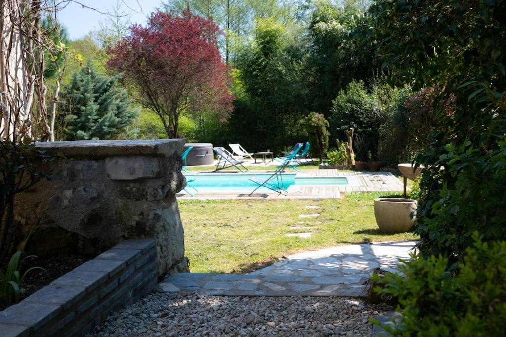 Le Clos Du Tilleul Fabuleuse Propriete 15 A 30 Pers Piscine Au Coeur D'Un Charmant Village Thilouze Buitenkant foto